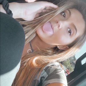 Meet your Posher, Adrianna